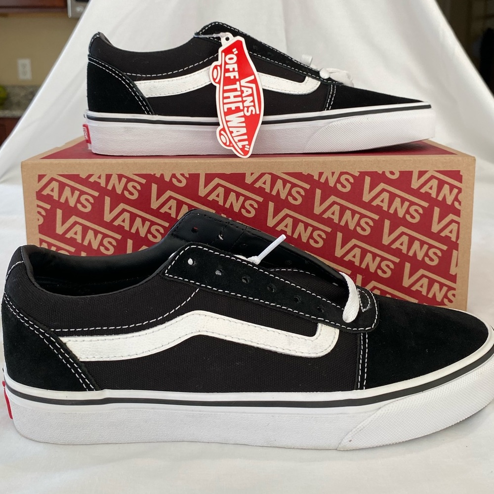 Vans Old Skool Shoe Black and White Low-Tops - Men’s Size 7
